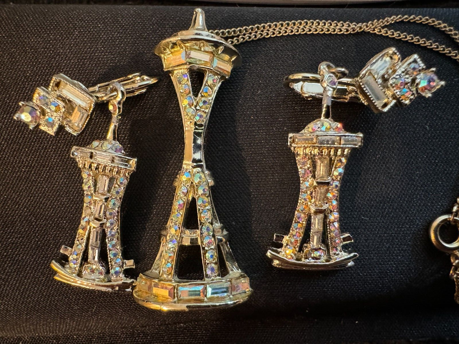 Vintage 1962 Seattle World\'s Fair / Rhinestone Space Needle Necklace & Earrings