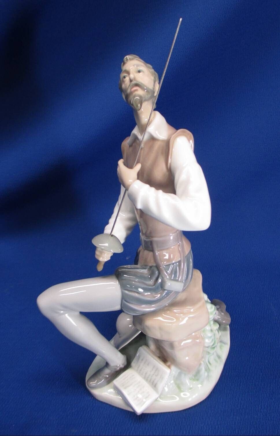 LLADRO DON QUIXOTE ORATION WITH SWORD AND BOOK  FIGURINE #5357