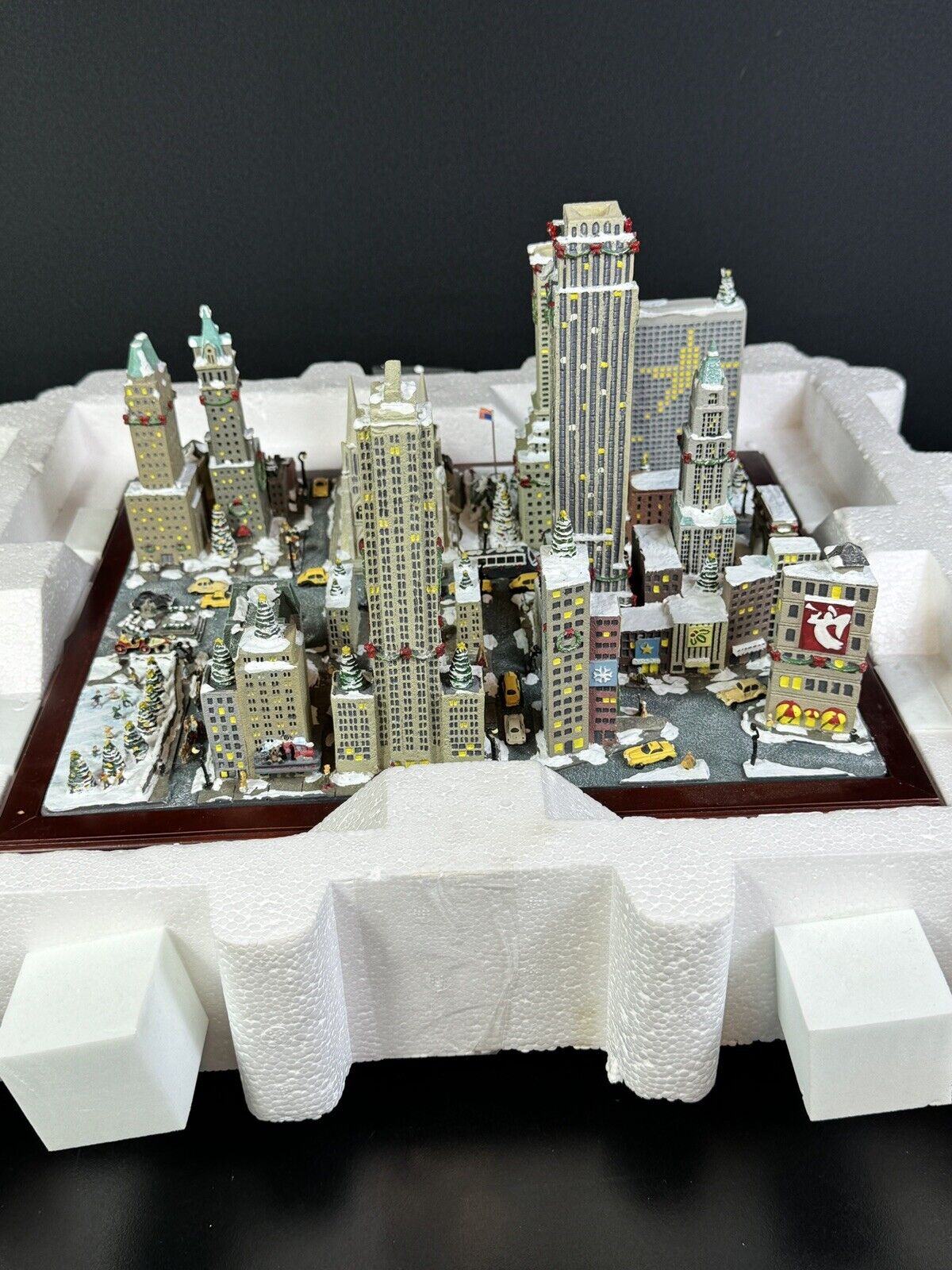 Rare Danbury Mint Christmas In New York Cityscape Diorama Detailed See Des.