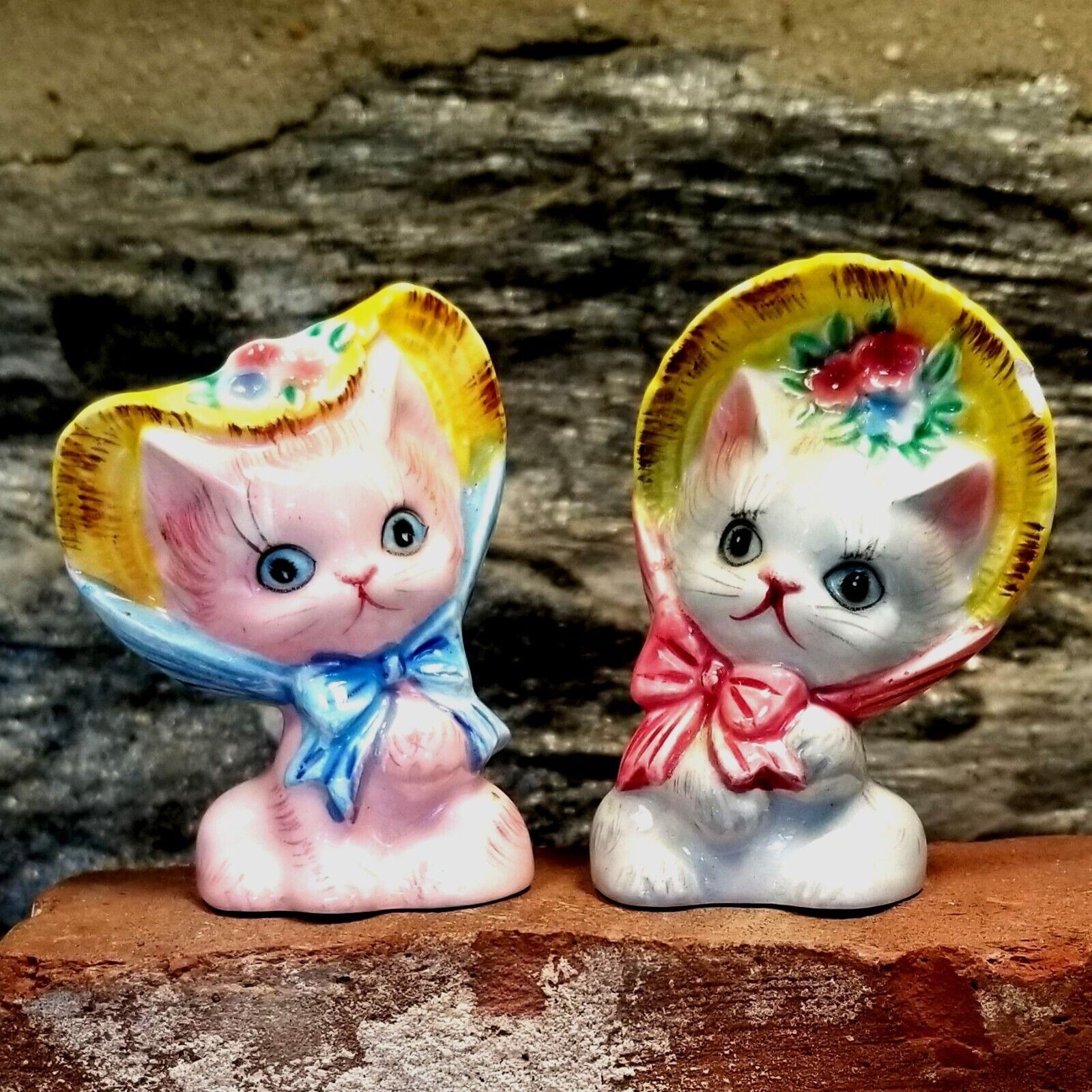 MCM PY Kitty Cats Easter Bonnets Salt Pepper Shakers Anthropomorphic VTG Ceramic