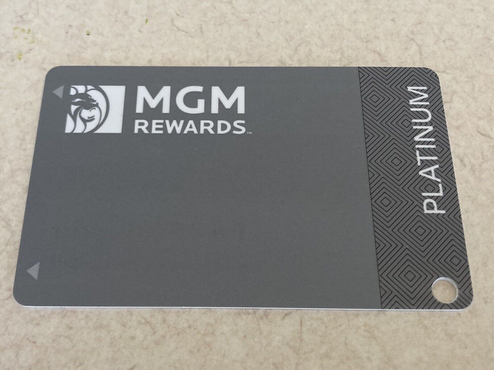 MLIFE MGM REWARDS PLATINUM SLOT PLAYERS CARD BLANK NO NAME