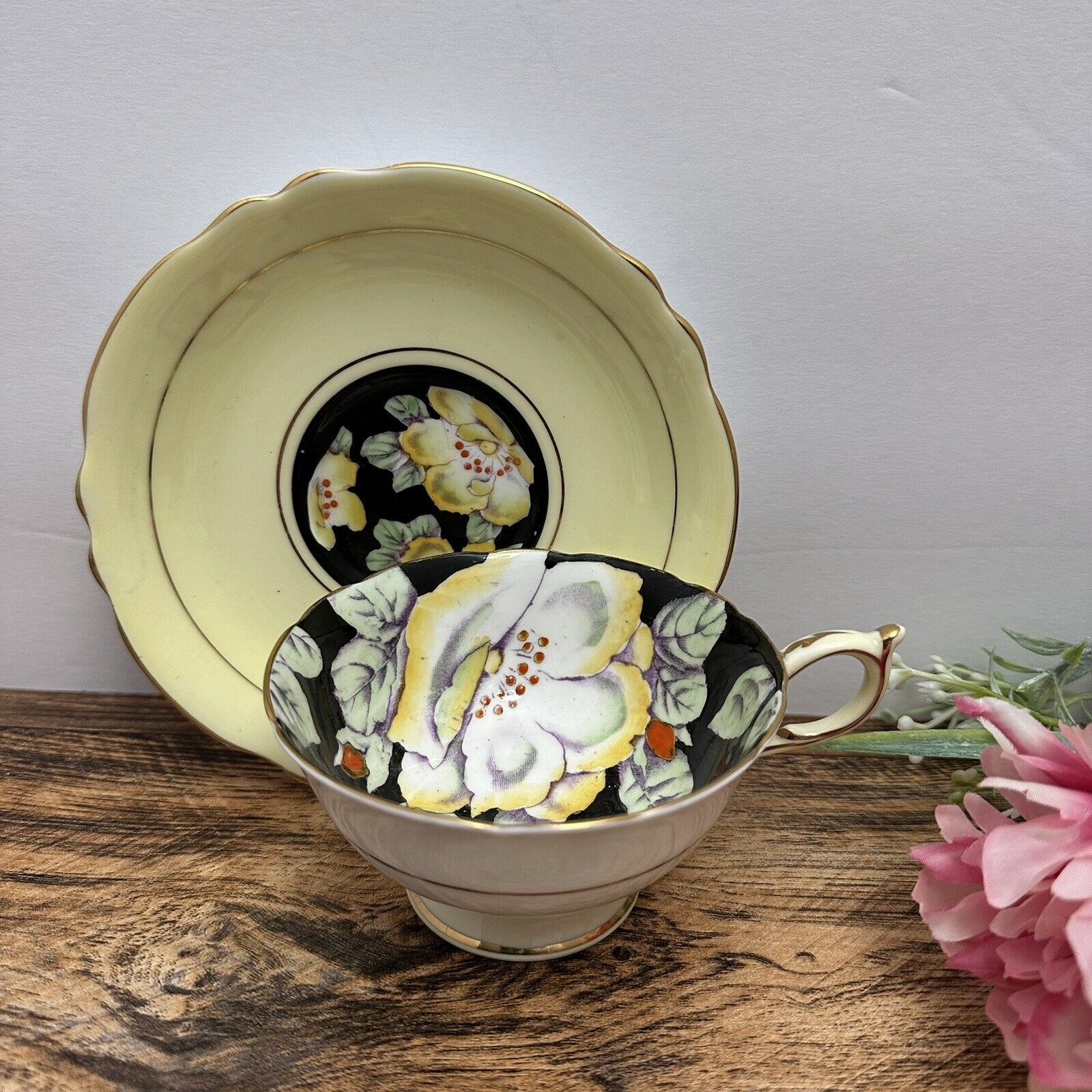 PARAGON - Vintage Daffodils Tulip Tea Cup & Saucer - Black & Yellow Flowers