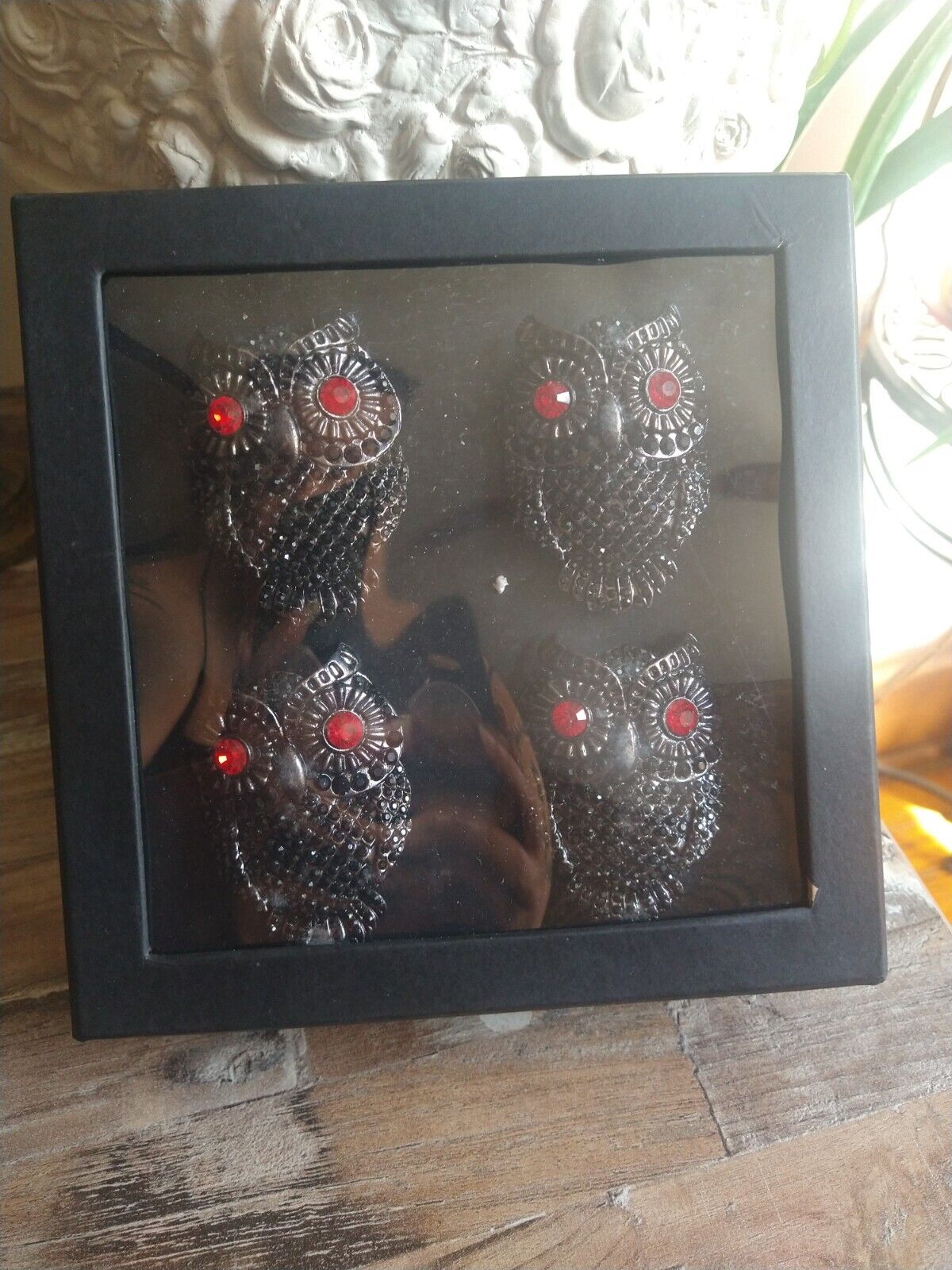 Set of 4 Tahari Home Metal Napkin Rings Owl Rhinestone Black and Red jewels
