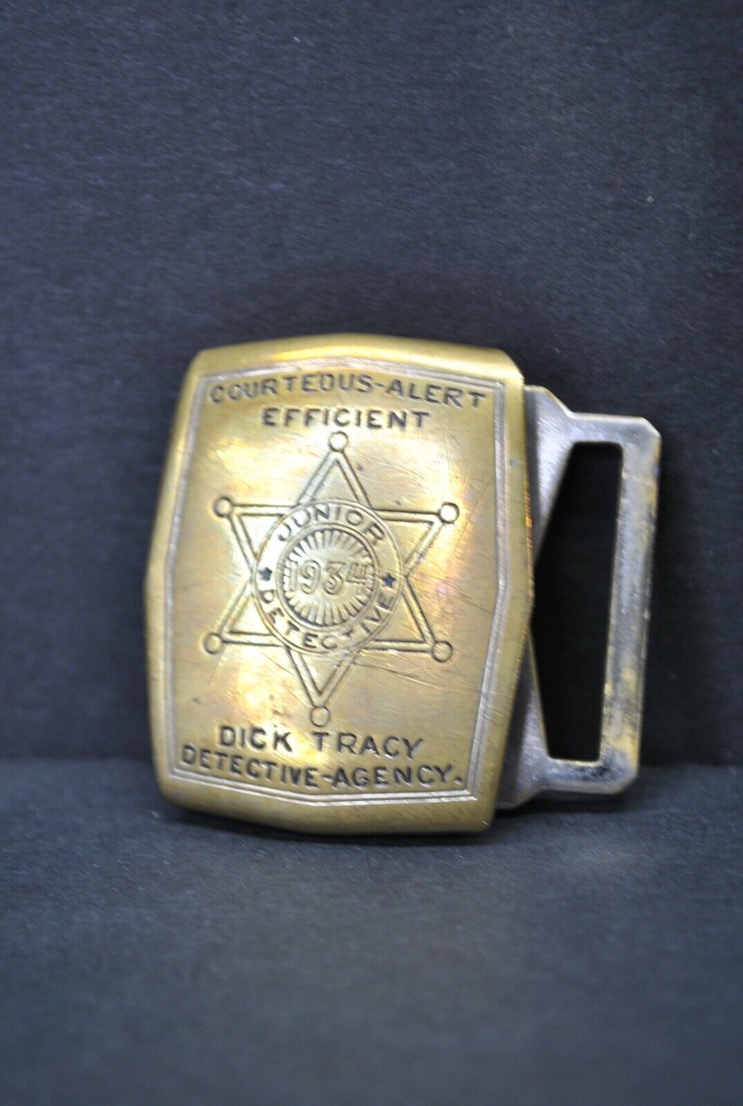 RARE VINTAGE 1934 DICK TRACY DETECTIVE AGENCY COLLECTIBLE BELT BUCKLE