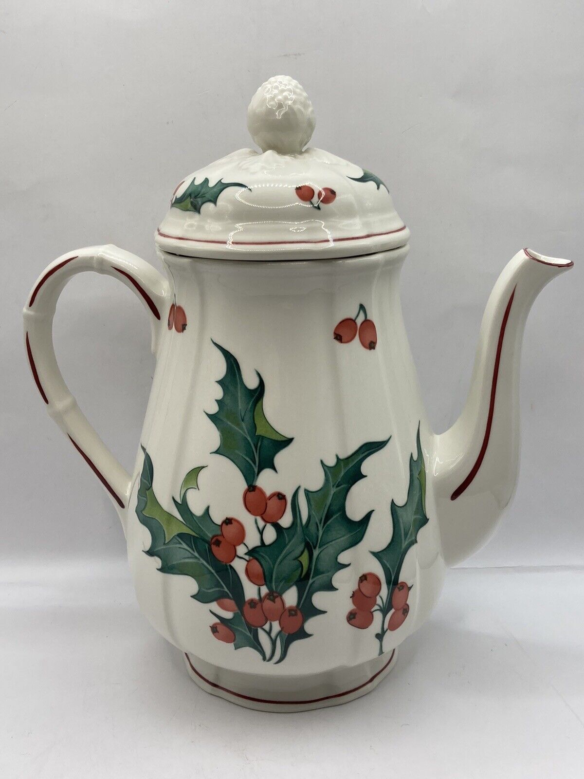 Vtg Villeroy & Boch HOLLY Porcelain 6 Cup Coffee Pot 9” Coffee Pot Christmas