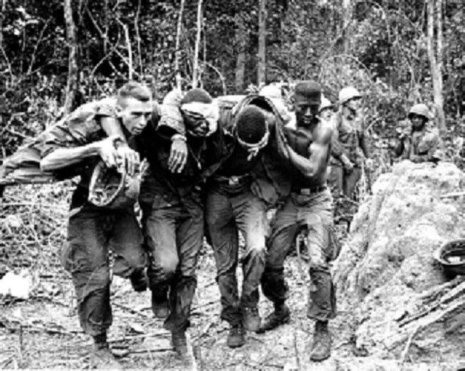 Wounded U.S. Soldiers helping each other 8x10 Vietnam War Photo 313