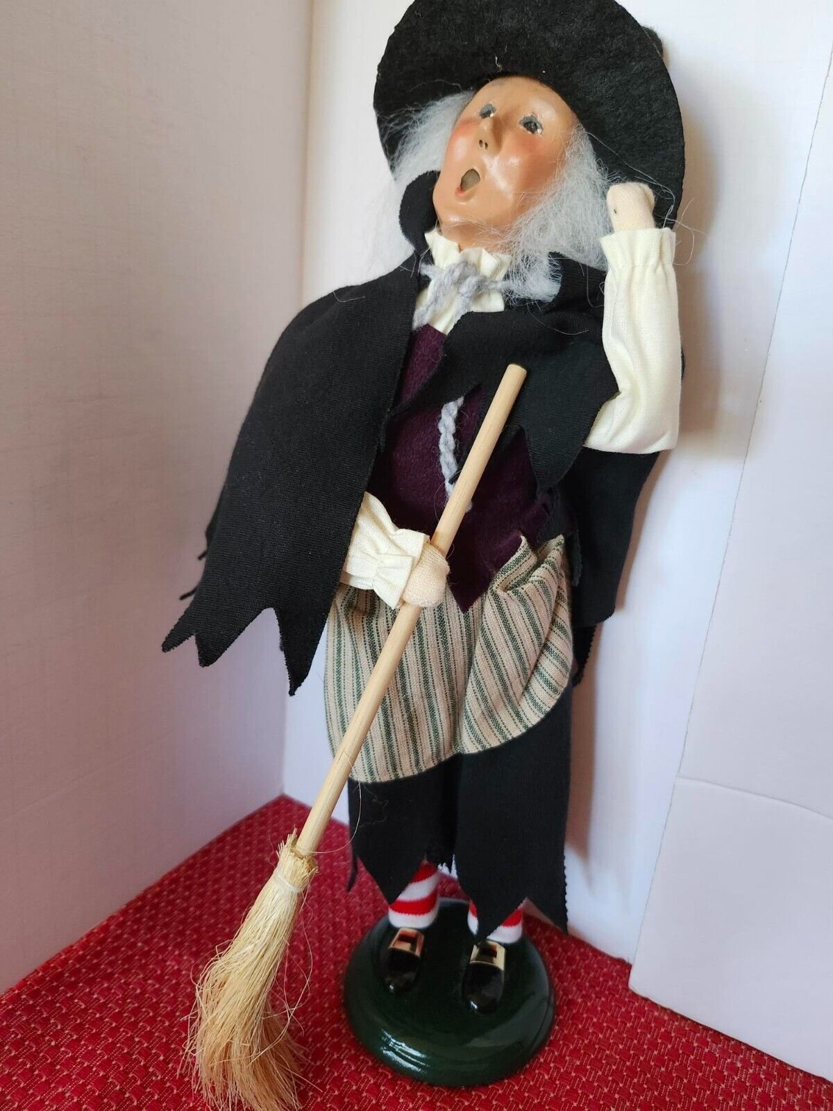 Byers Choice 2001 Halloween Witch w/ Red Striped Socks/Broom /Cape