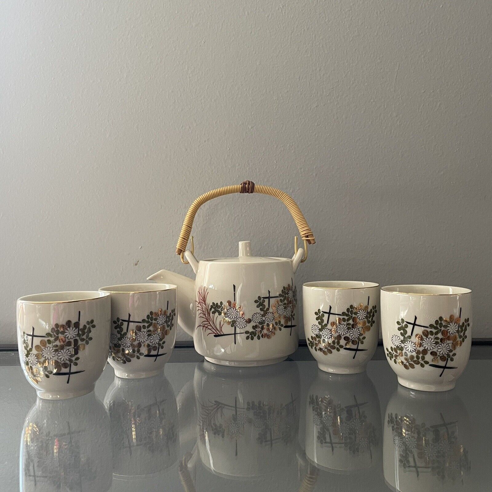 Tea Pot With Wicker Handle & Set of 4 Cups Kitchen Teapot Decor Antique