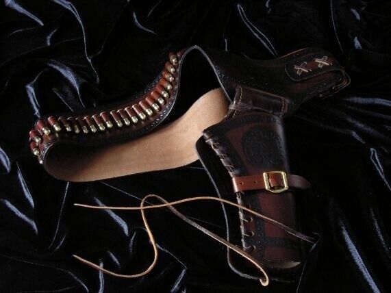  LEATHER BELT WITH BULLETS IN ONE REVOLVER (703)