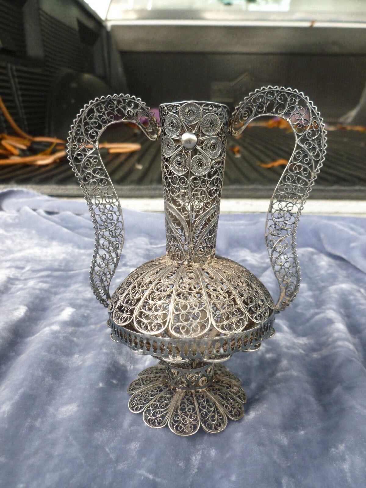 VINTAGE CHINESE SUHAI SILVER WIRE VASE WITH HANDLES