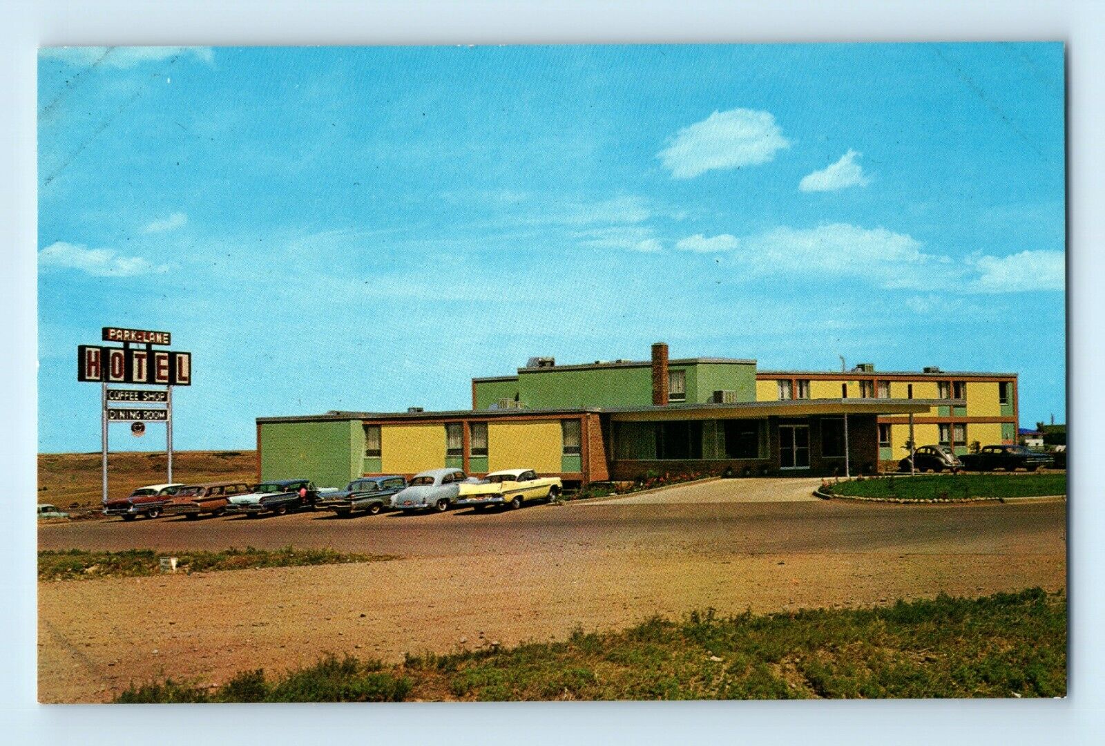 Park Lane Motor Hotel Medicine Hat Alberta Canada 50s 60s Cars Vinta Postcard C3