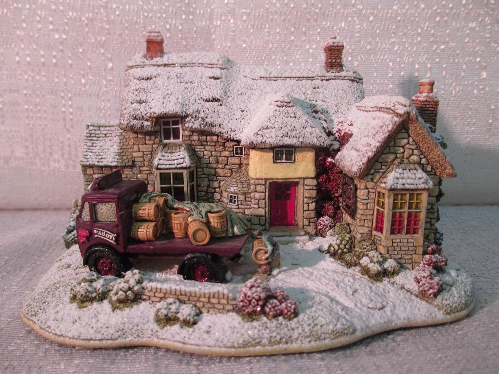 2004 Lilliput Lane The Waggon & Horses Illuminated Cottages Collection L2793