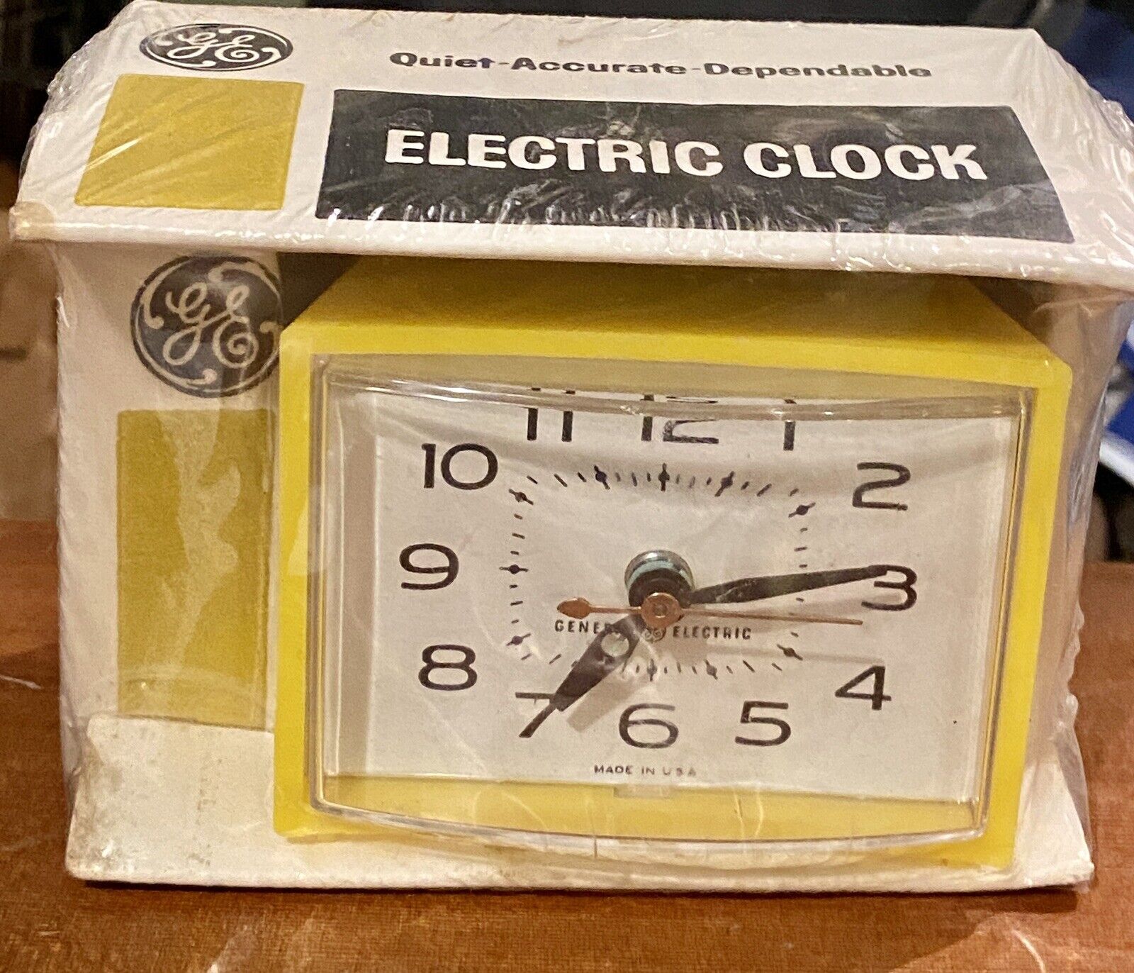 Vintage Mid-Century GE General Electric Alarm Clock Novel-Ette 7299 Yellow MIB