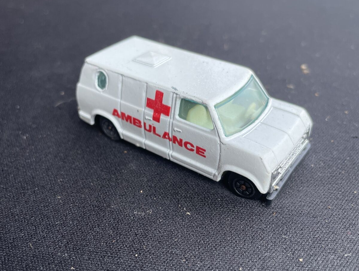 Yat Ming 1981 Ford Ambulance Van Paramedics Econoline No 1501 1:64 Diecast