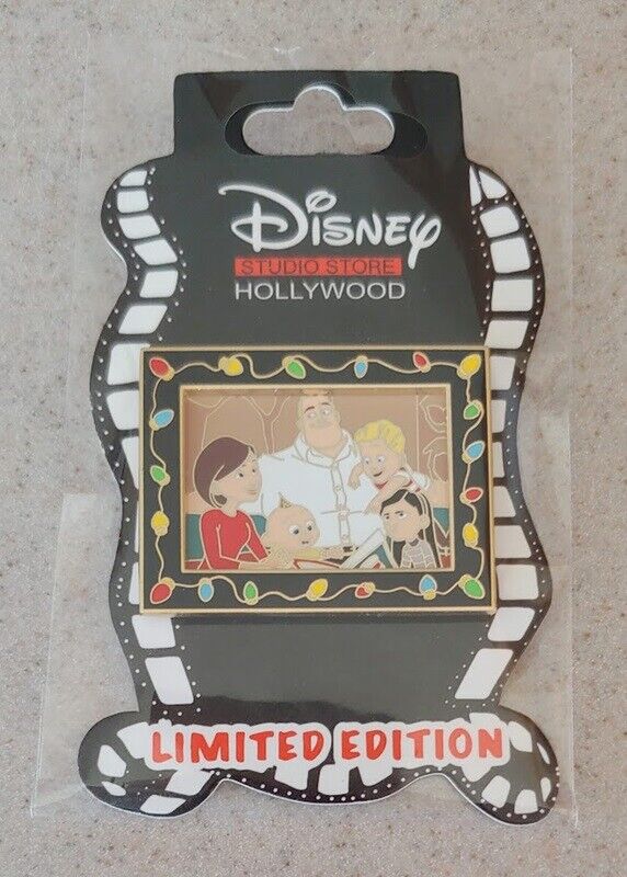 Disney Pin DSSH DSF The Incredibles Family Portrait Christmas Holidays LE 300
