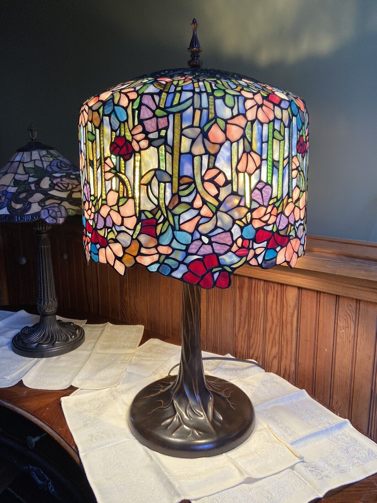 Absolutely Stunning Dale Tiffany Vintage Table Lamp - 3 Bulbs W/3 Pull Chains.