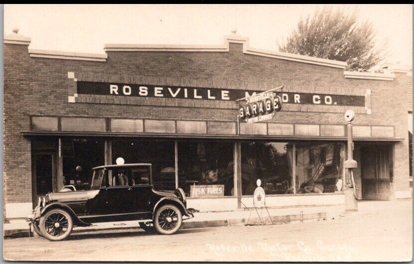 ROSEVILLE, Illinois RPPC Photo Postcard ROSEVILLE MOTOR CO. Garage / Gas Pump