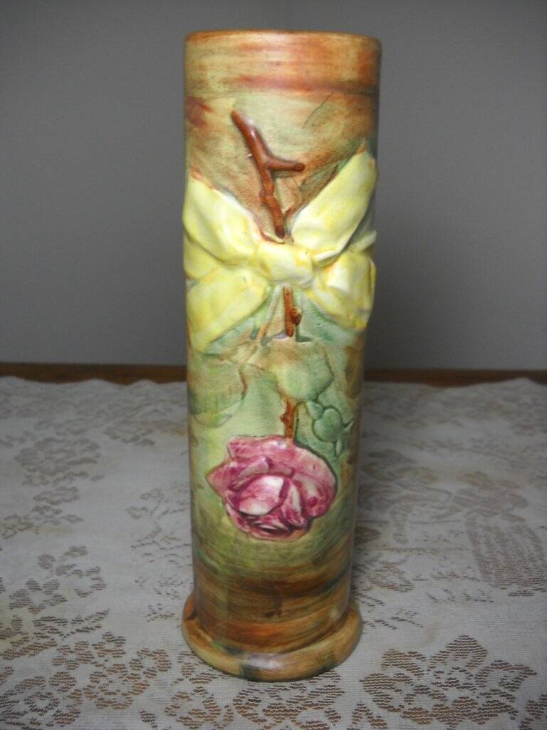 1920\'s Weller Flemish Red Rose w/ Yellow Bow Vase 8 3/4\