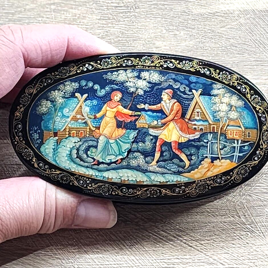 Vintage Mstera Russian Lacquer Papier Mache Box Signed Man and Woman Courtship