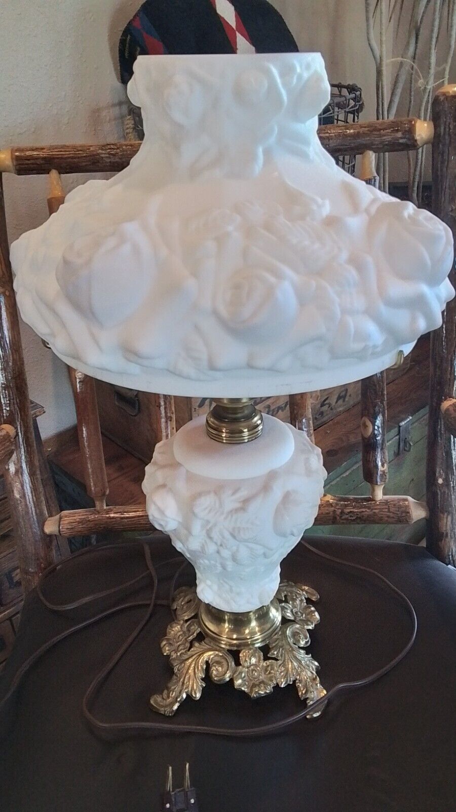 Vintage Fenton Art Glass White Satin Blown Out Pink Rose Table Lamp