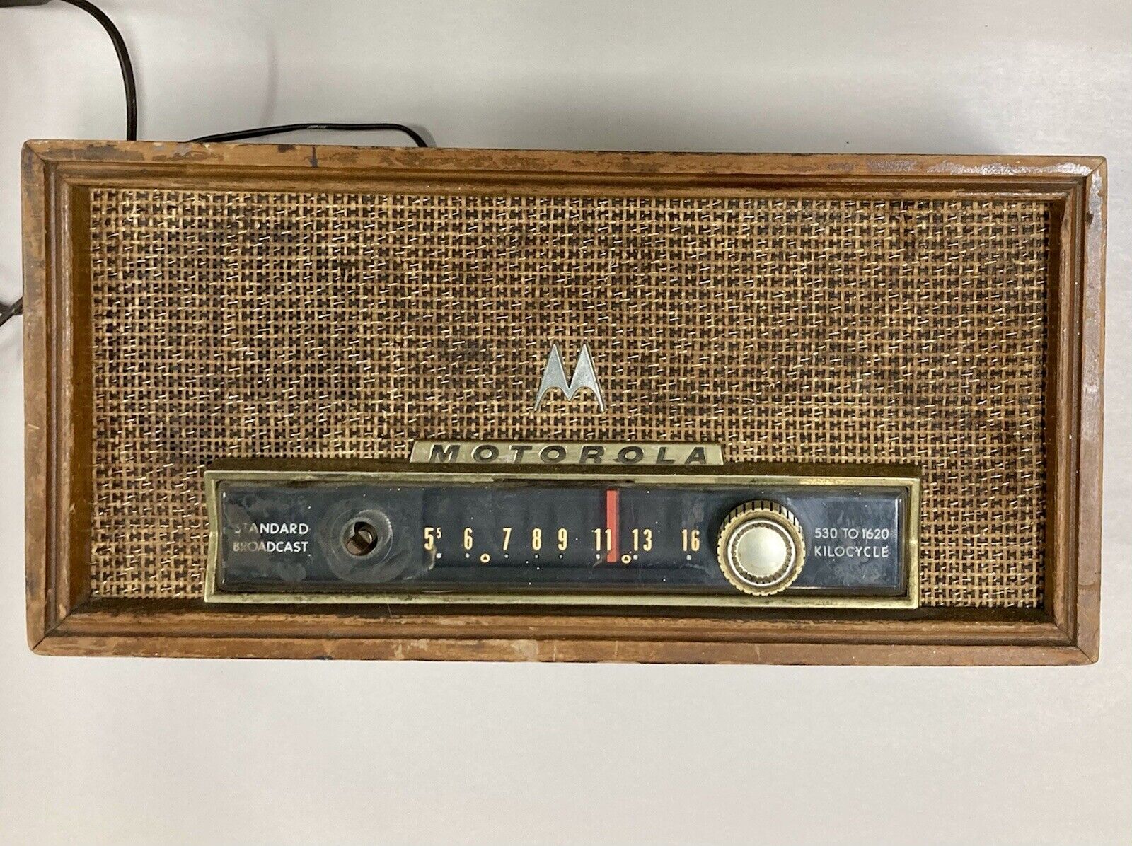 Vintage 1957 Motorola 57W Volumatic Tube Radio
