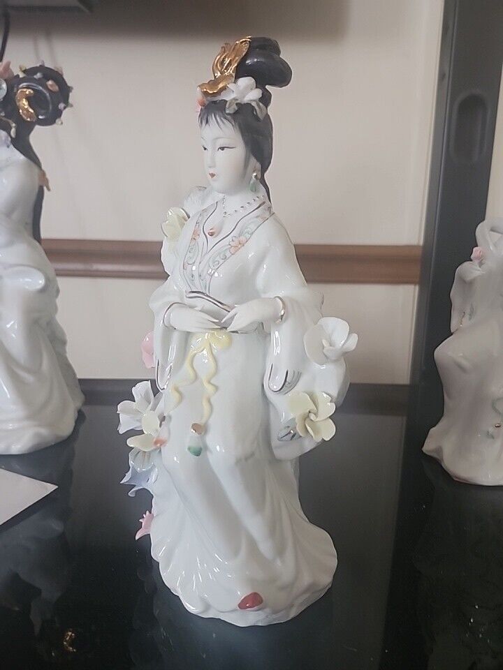 Vintage Ceramic Porcelain  Chinese Lady 3D Flowers Holding Fan Figurine 9\