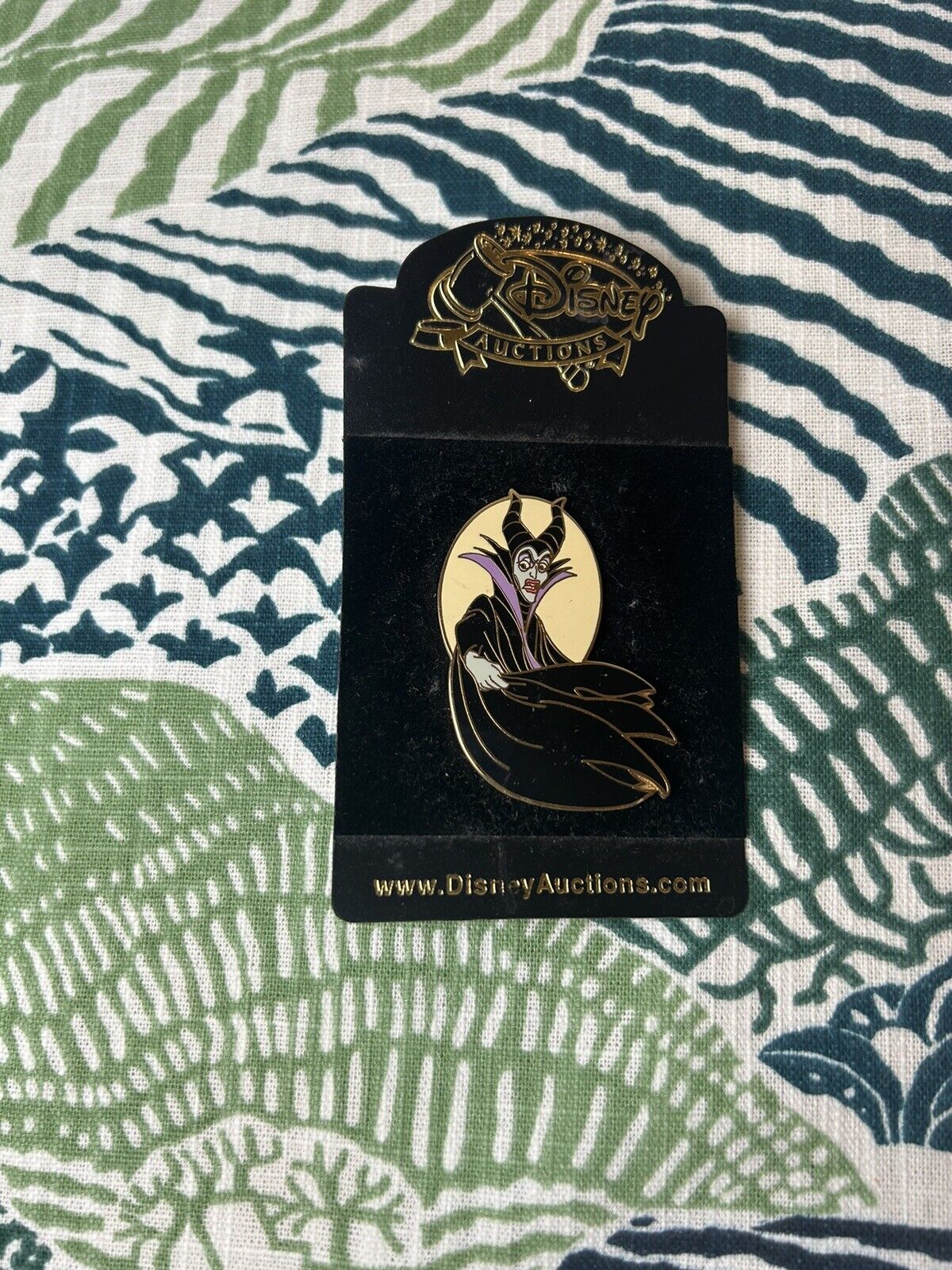 Pin 27730 Disney Auctions (P.I.N.S.) - Maleficent in Cape LE 1000