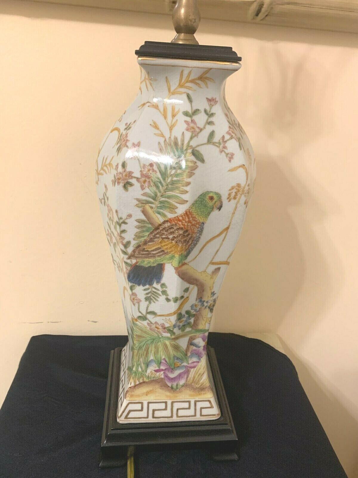 A TABLE LAMP  PORCELAIN  TRADITIONAL   WITH PARROT PAINTING DECOR  AND WOOD BASE