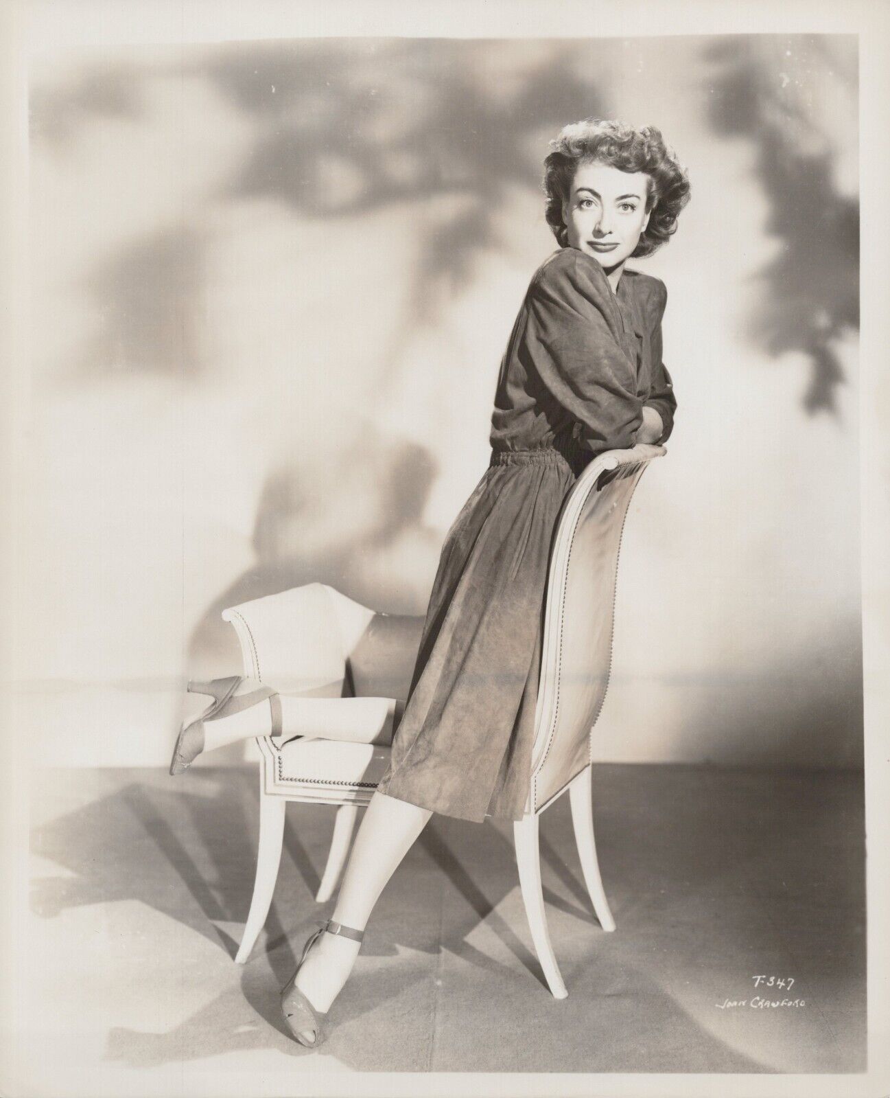 HOLLYWOOD BEAUTY JOAN CRAWFORD STYLISH POSE STUNNING PORTRAIT 1950s Photo C33