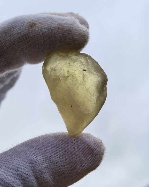Libyan Desert Glass 16.24g Meteorite Tektite (81.2 carats) Libyan Gold Tektite