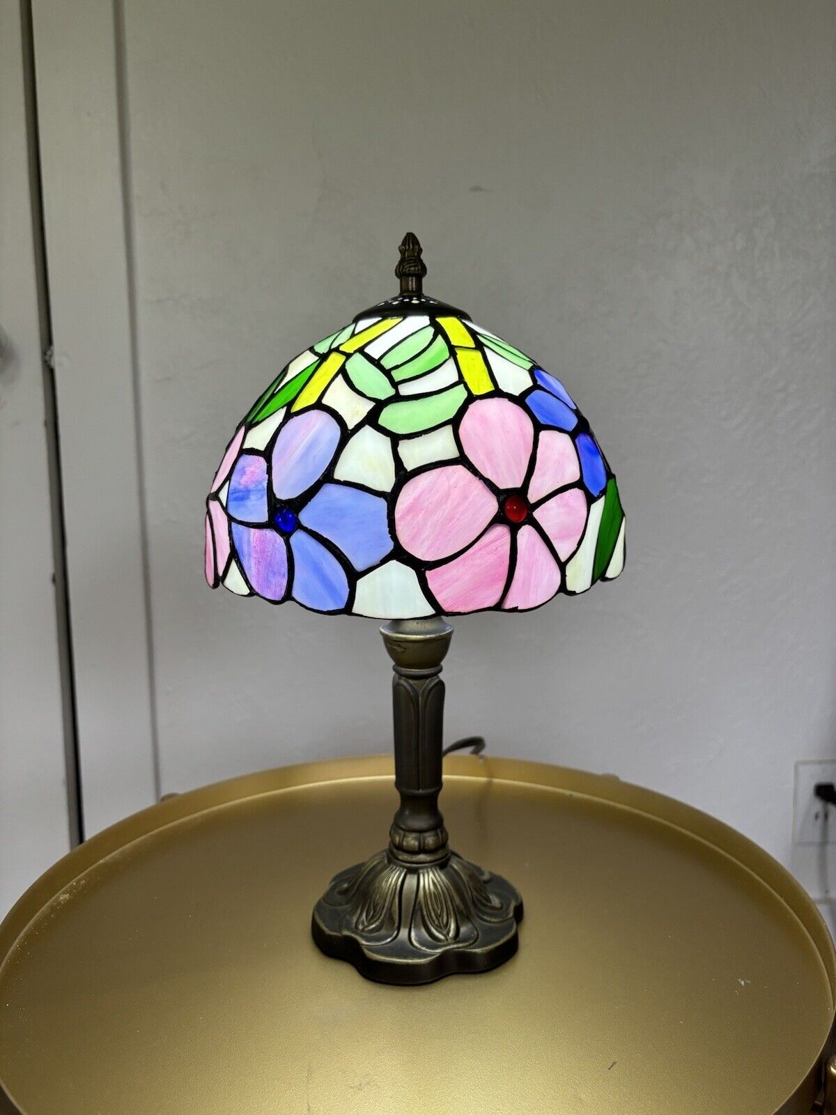 Vintage tiffany style stained glass table lamp