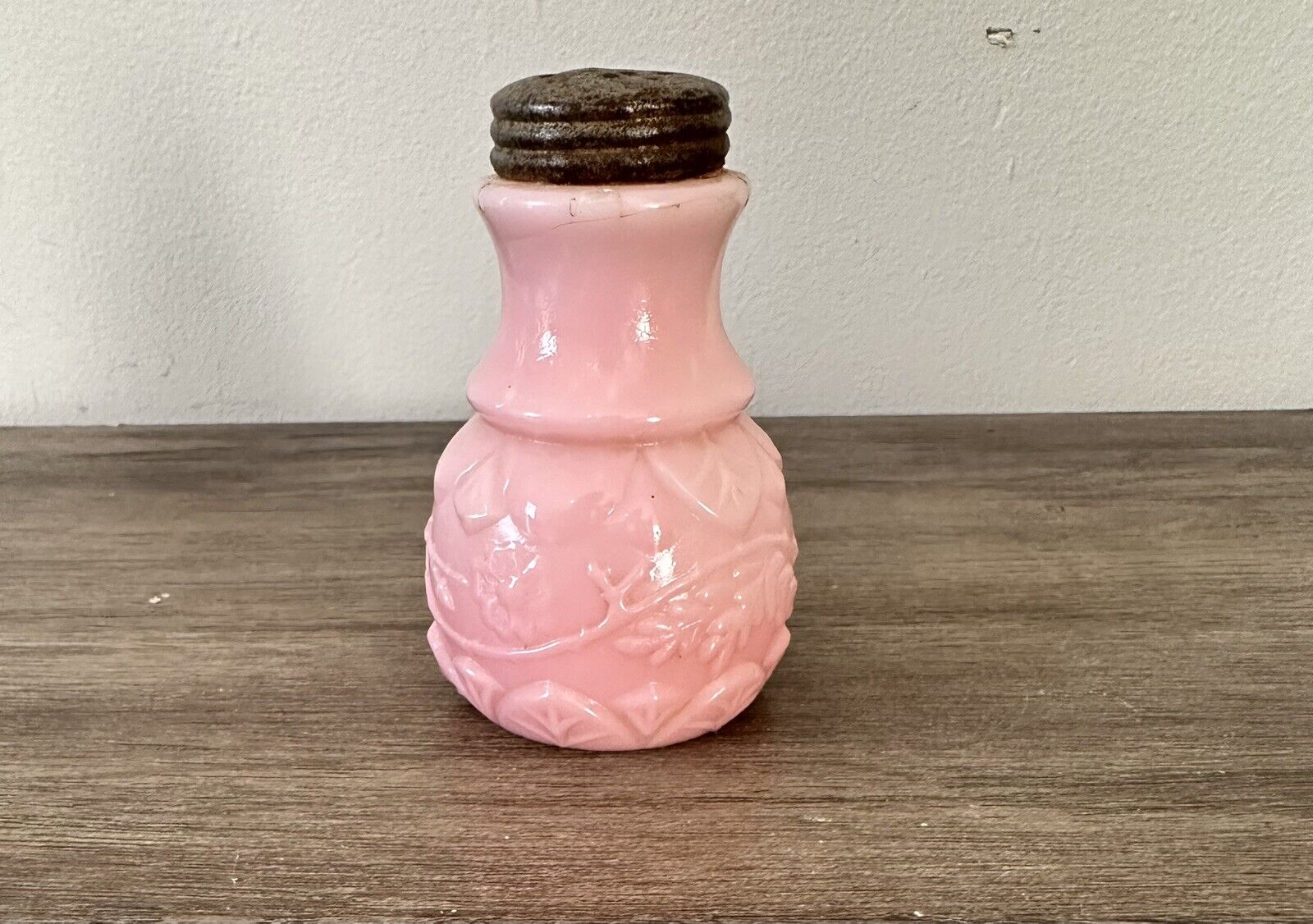 EAPG Antique NEW MARTINSVILLE Pink Glass Salt Shaker. Vine With Flowers  3.5”T