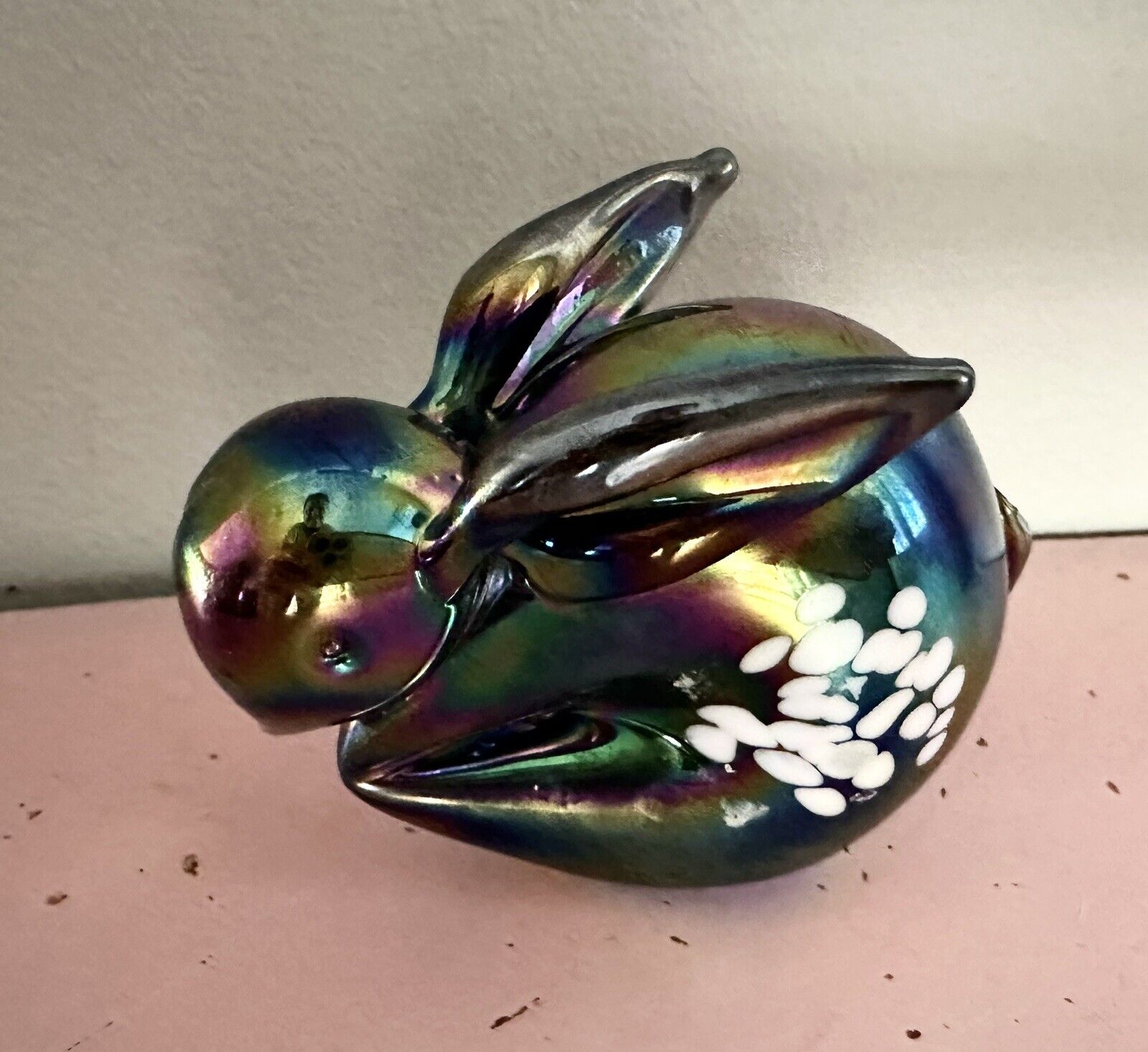 Pele\'s Art Glass Hawaii Rabbit Figurine Paperweight Iridescent  3 1/2 x 2 5/8 in