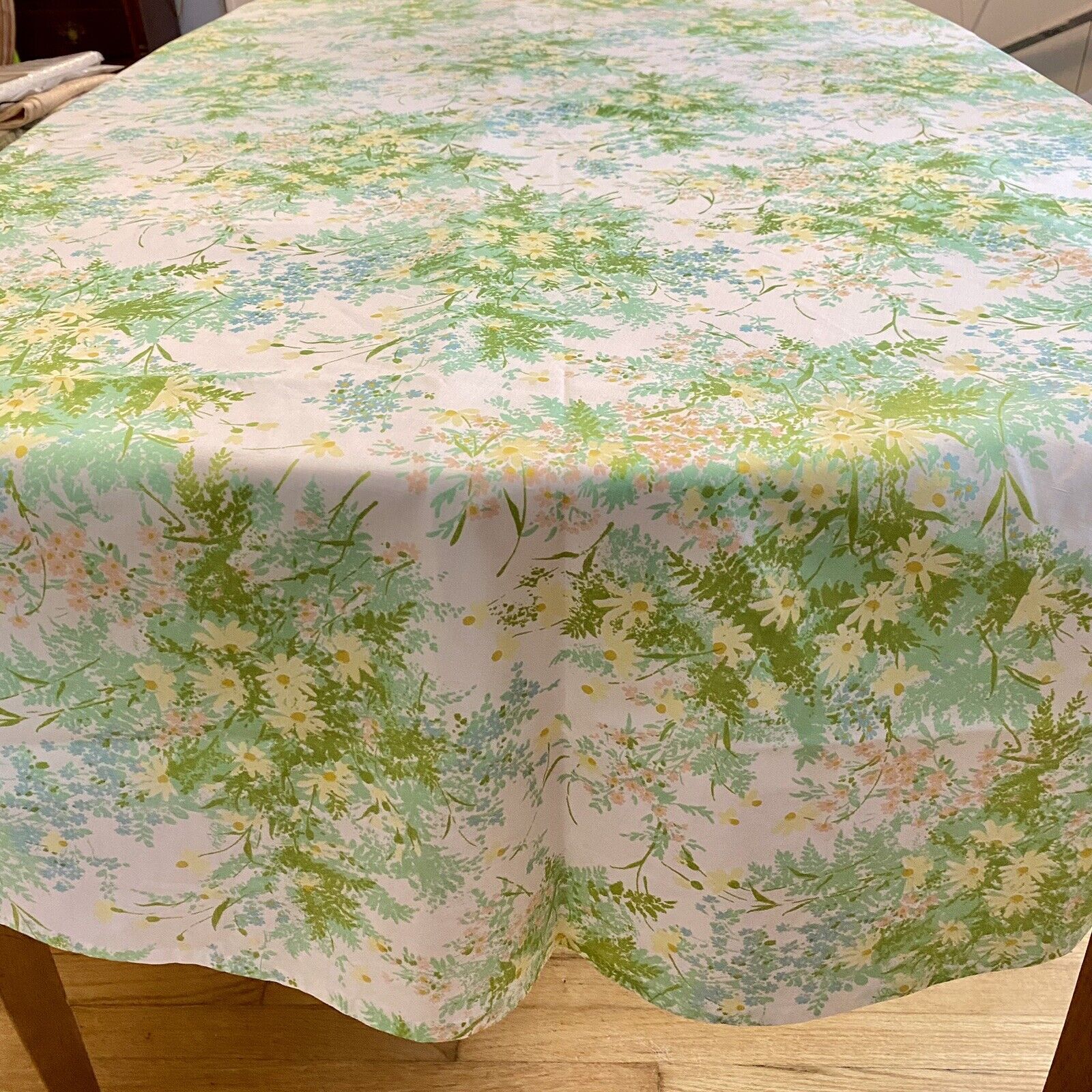 Vtg Springmaid Flower Power Meadow Daisy ROUND Tablecloth Retro Floral Print 76”
