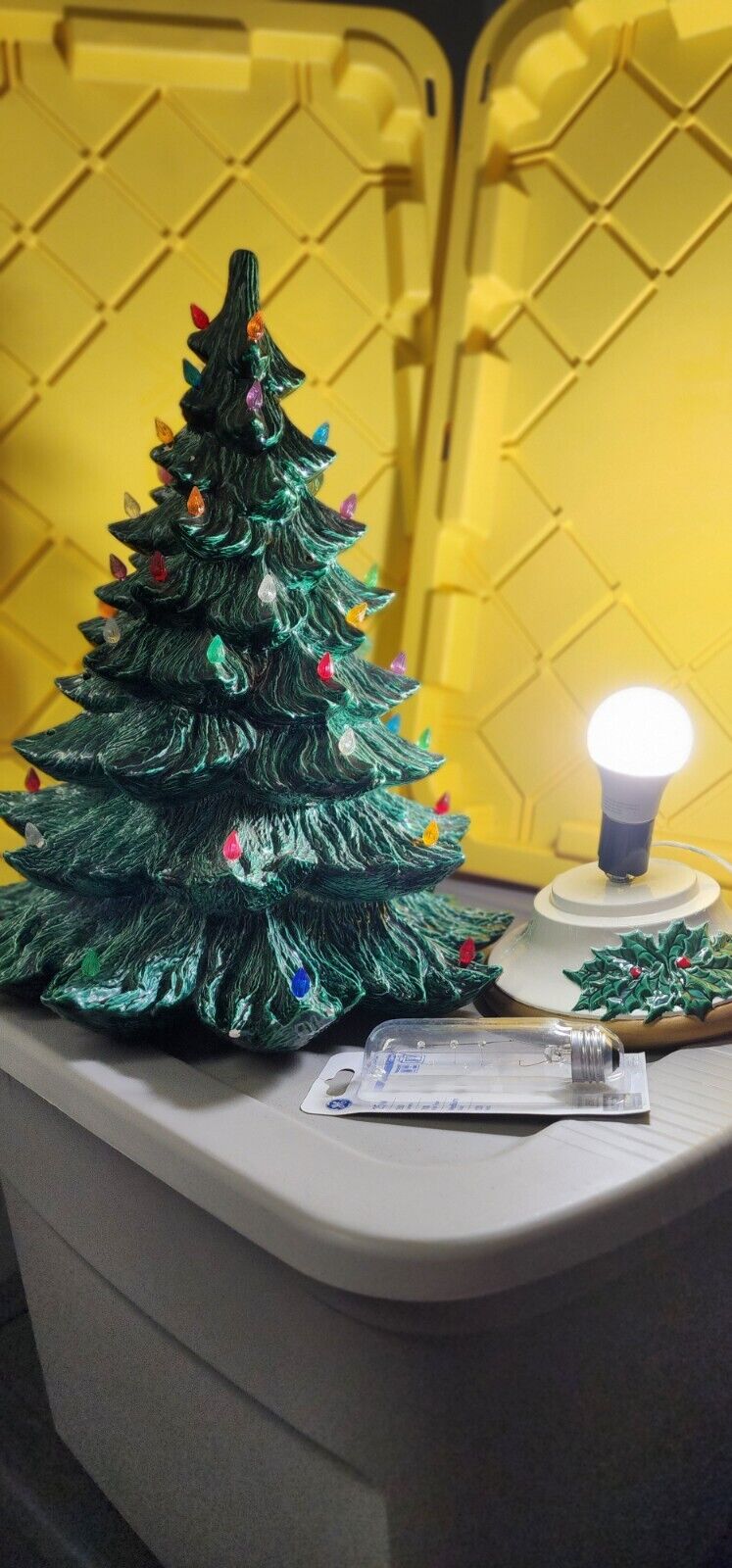 Vintage Nowell\'s ? Mold Green Lighted Ceramic Christmas Tree 21\