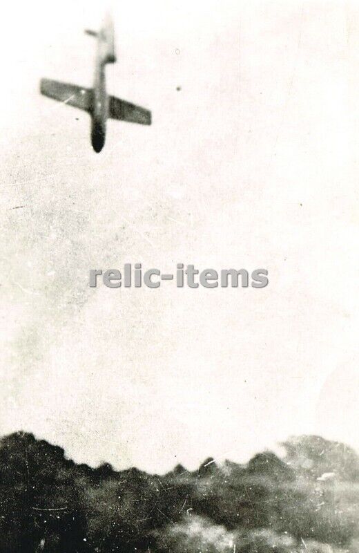 WW2 PICTURE PHOTO GERMAN V 1 FLYING BOMB BEFORE HIT GROUND 6697