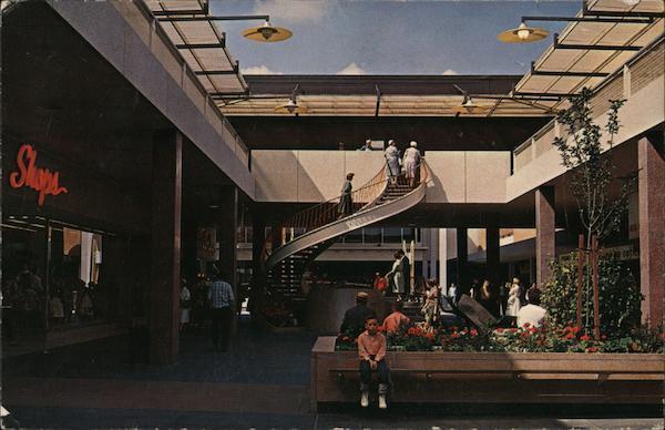 1961 Portland,OR The Lloyd Center Oregon Smith Western Inc. Chrome Postcard