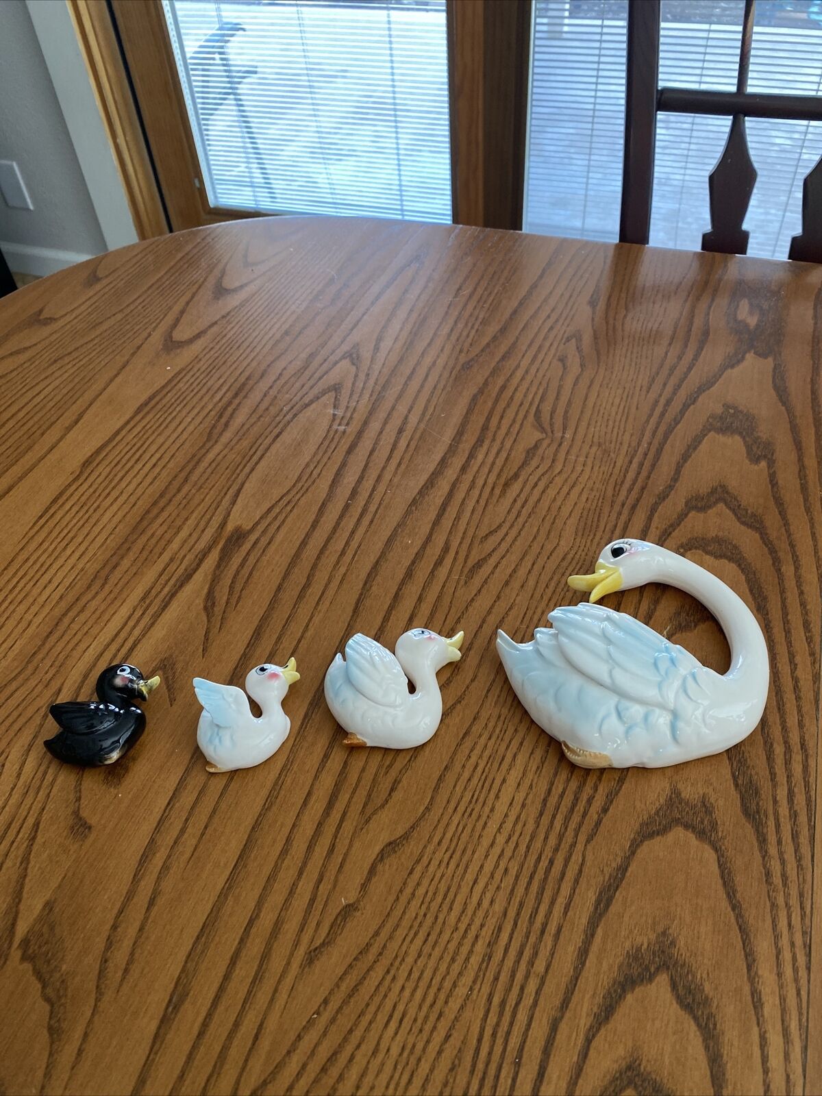 Enesco ChalkWare Swan Mother And Baby Wall  Plaques Set Of Three Mid Century EUC