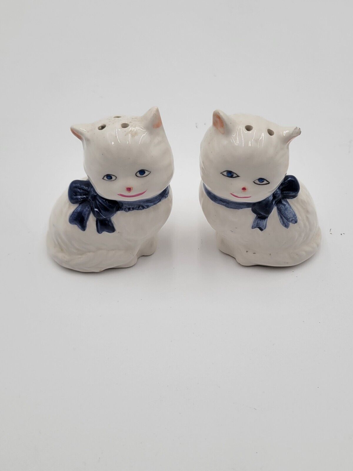 Vintage white ceramic cats (salt & pepper)