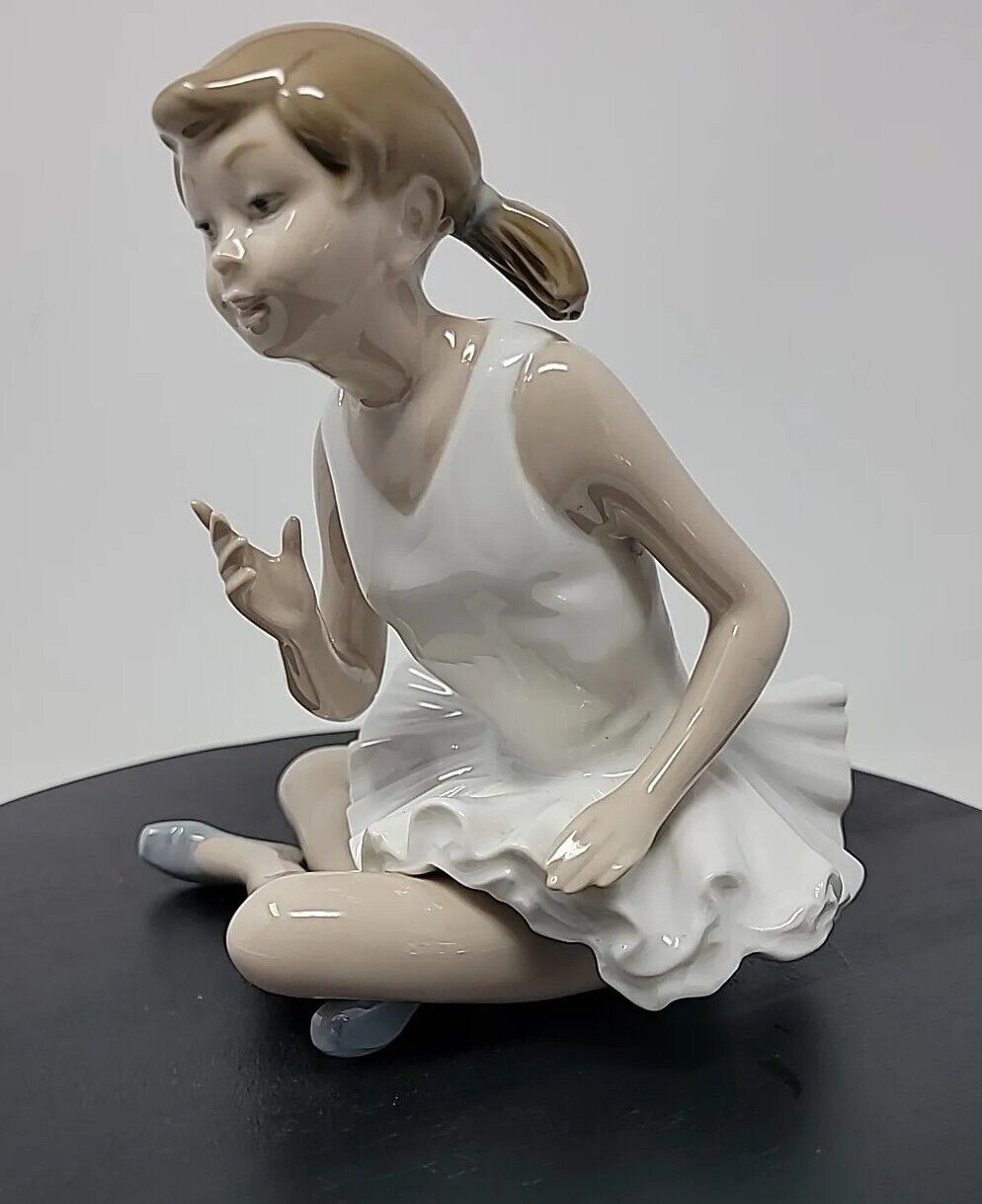 Lladro Nao Ballerina Dancer Glossy Porcelain Figurine Sit  Spain Daisa 1977