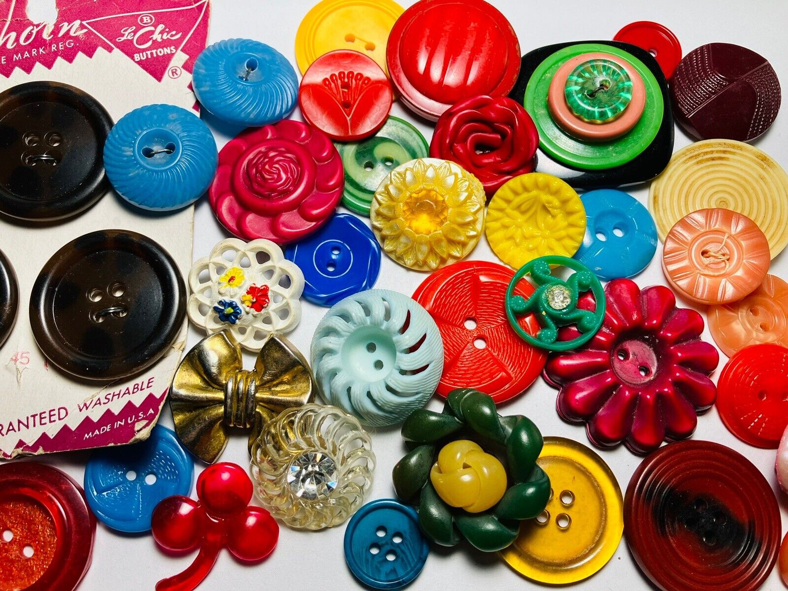 Antique Vintage Large Lot Of Old Colorful Plastic Buttons Craft Sets Etc (J8)