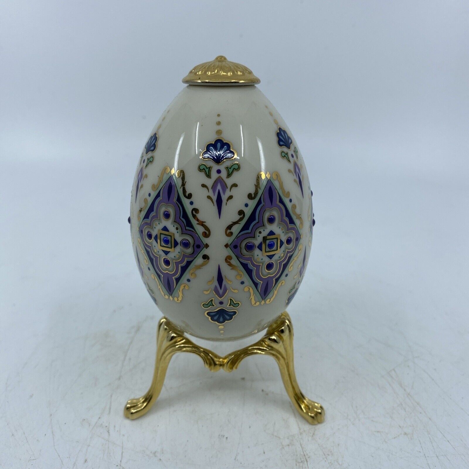 Lenox China Treasures Collection Amethyst Porcelain Egg