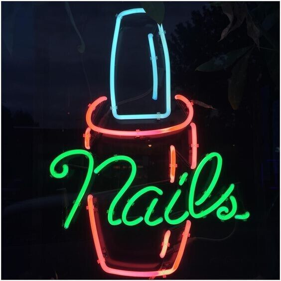 Nails Salon Open 20\