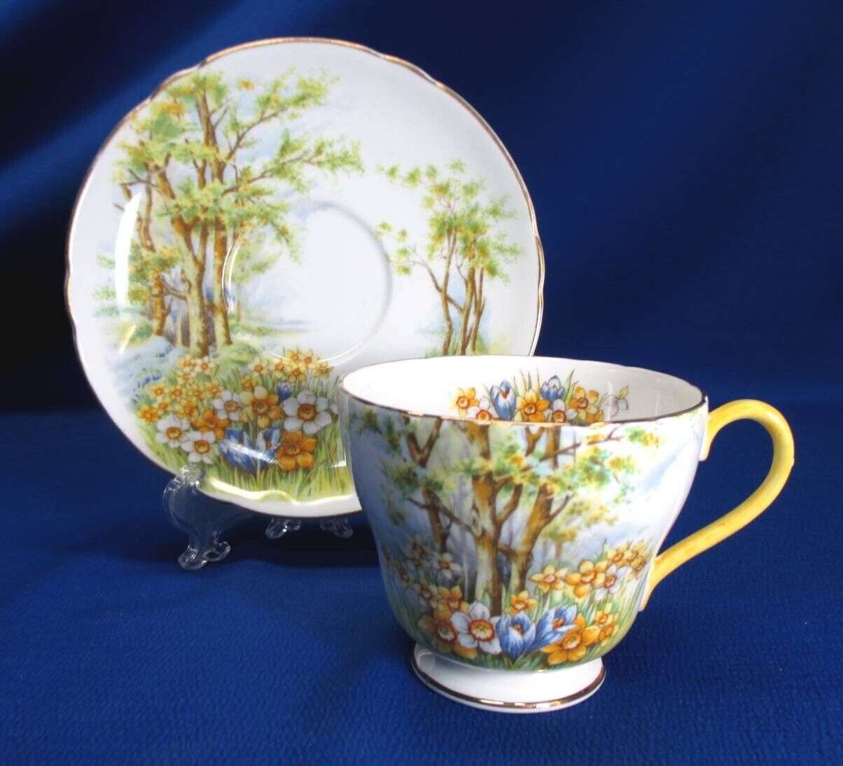 SHELLEY FINE BONE CHINA CUP AND SAUCER IN DAFFODIL TIME PATTERN