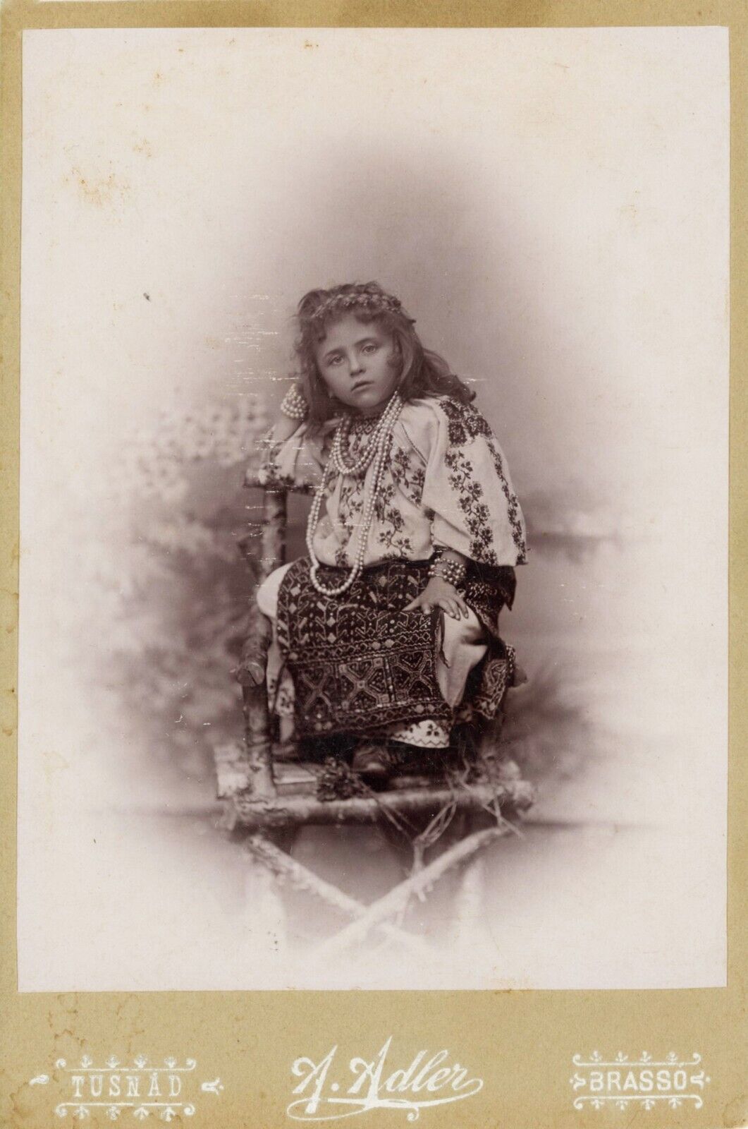 Transylvanian (Romanian) folk costume, Late 1800s. Photographer: A Adler.