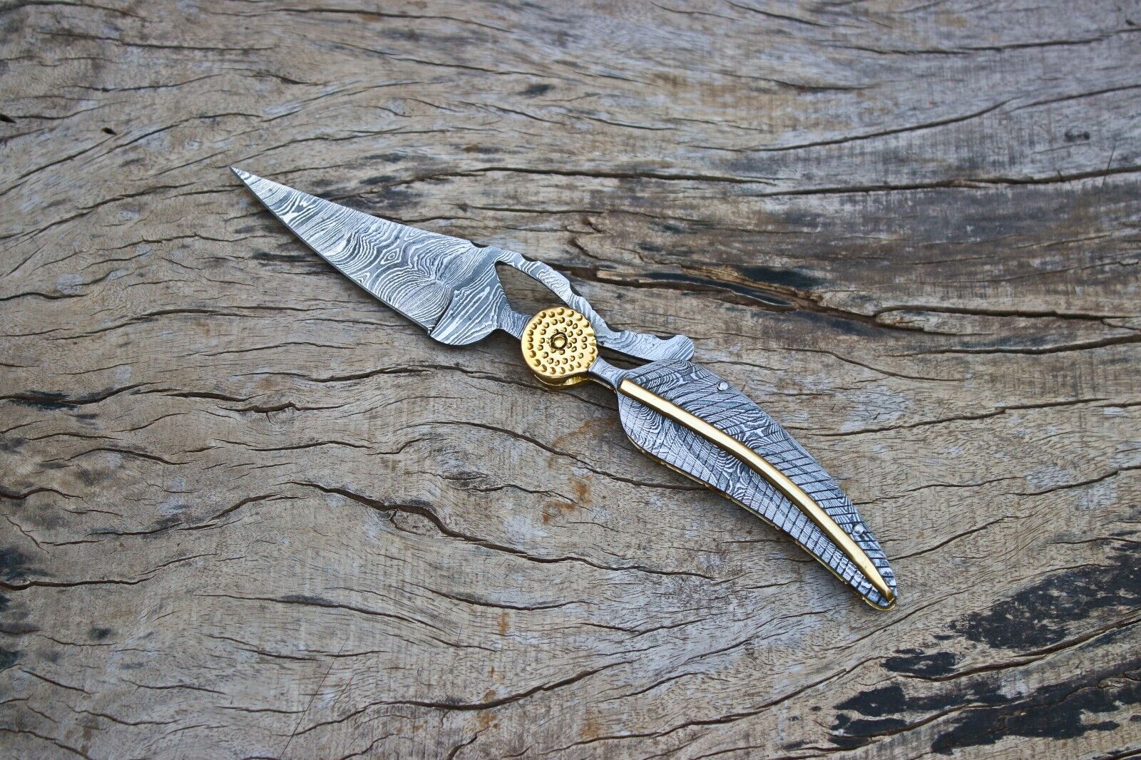 Leaf Design Beautiful handmade Damascus steel folding knife