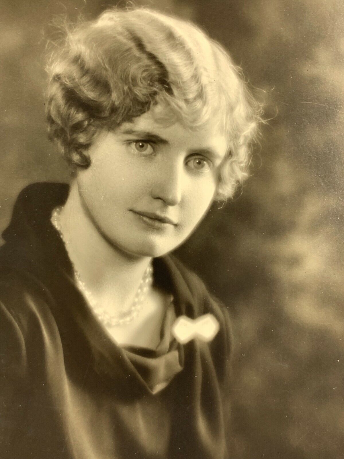 Bm) Found Photograph Beautiful Woman Portrait Short Hair Style 1910\'s-1920\'s