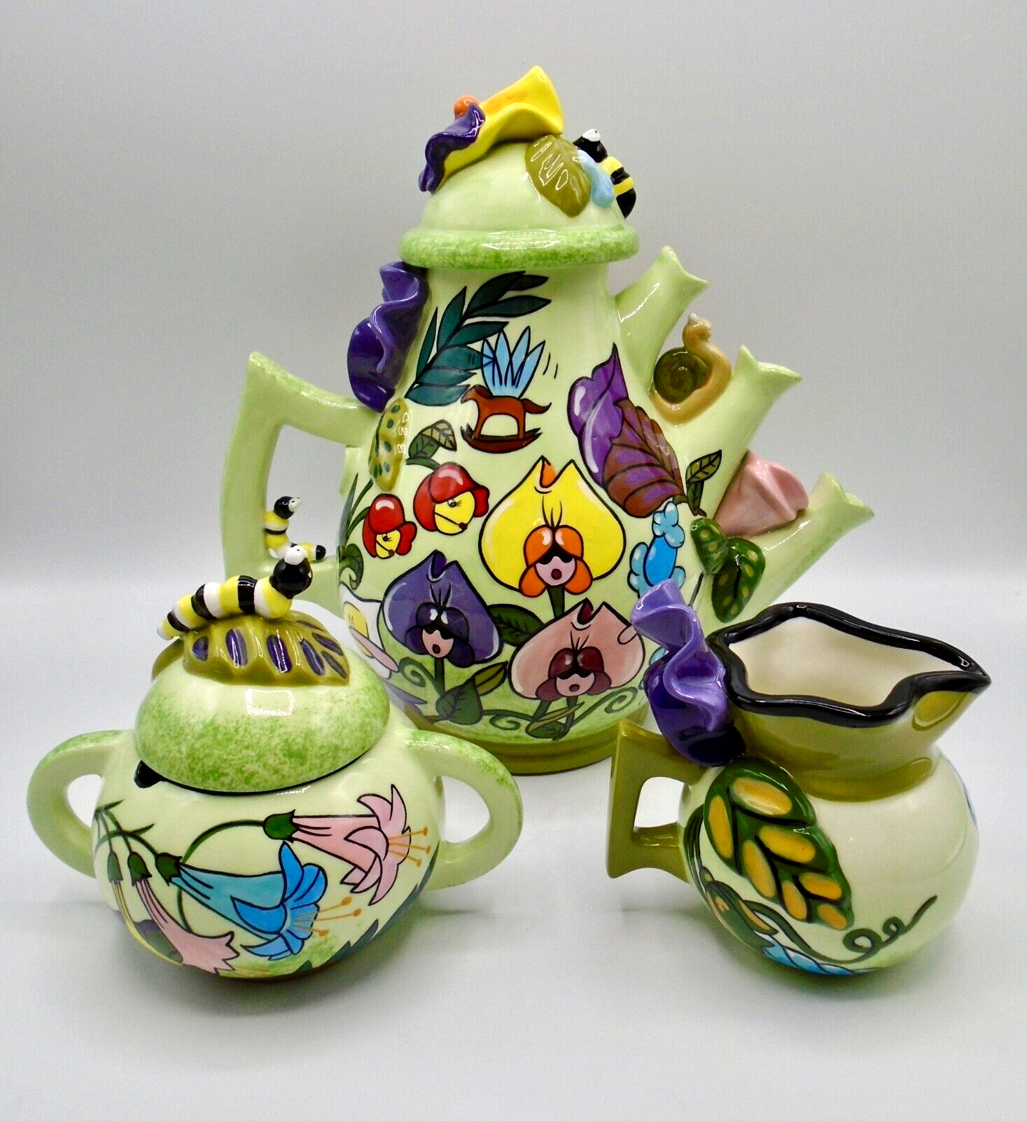 Disneyland Fanciful Alice In Wonderland TeaPot Creamer & Sugar Set