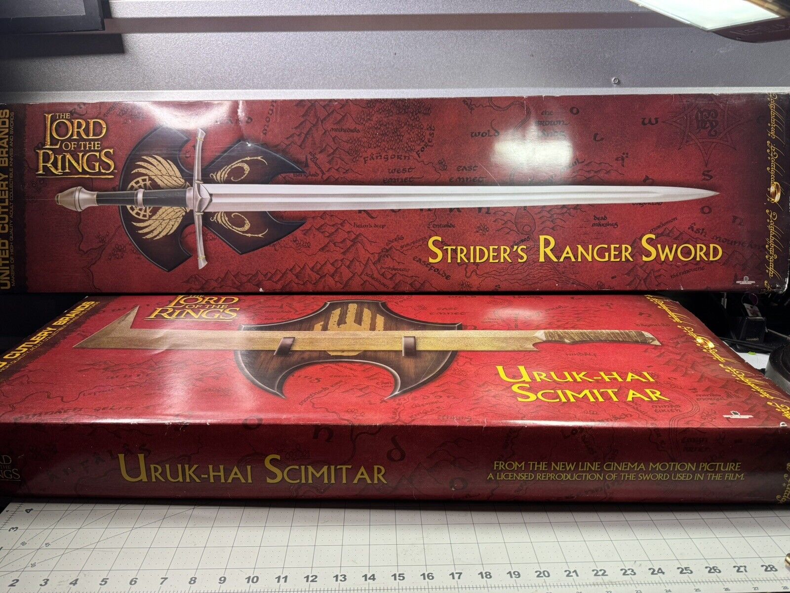 United Cutlery Lord of The Rings Sword Uruk-hai & Strider Ranger W COA Official