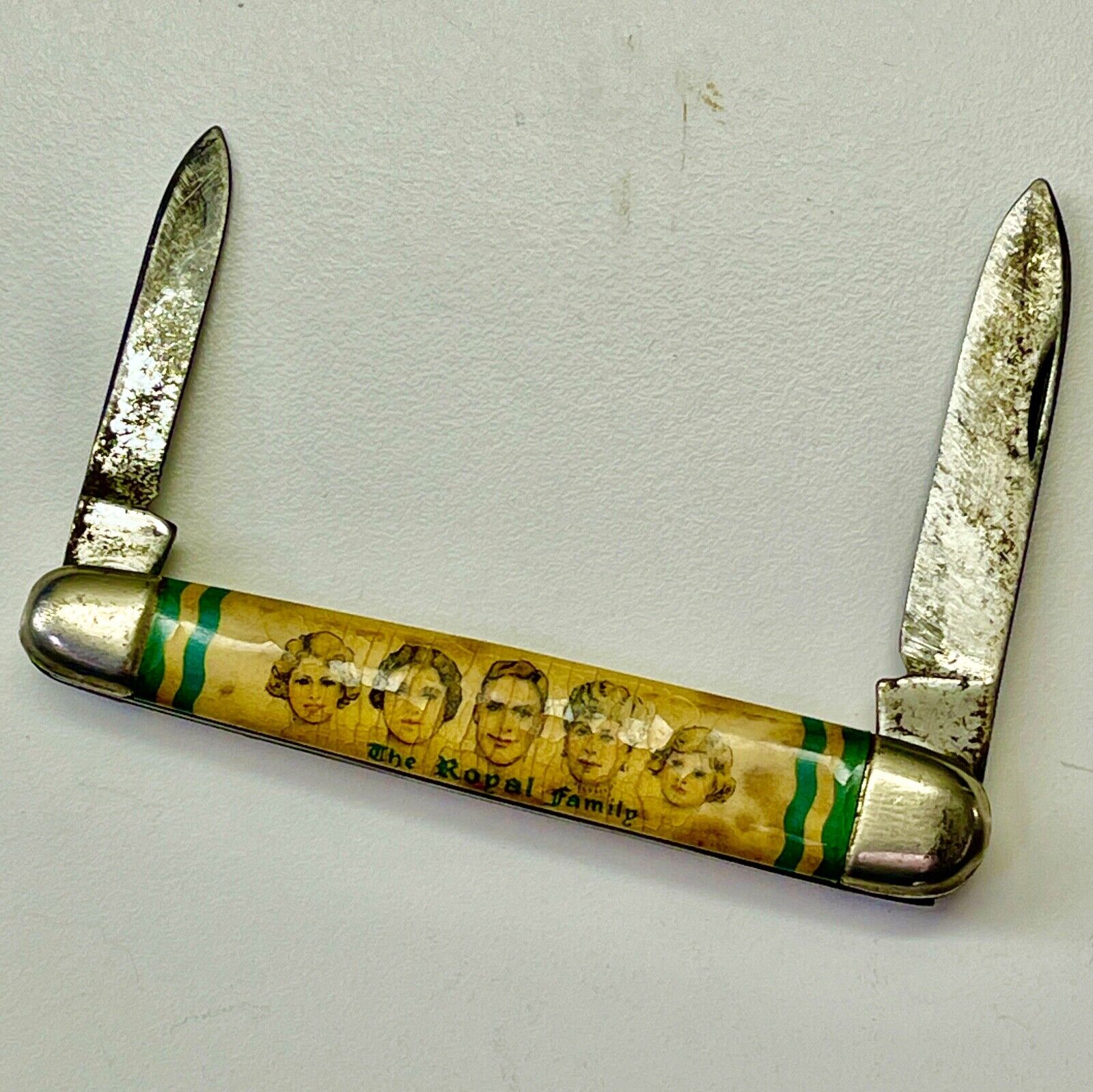 Very Rare RICHARDS OF SHEFFIELD  --  British ROYAL FAMILY Knife -  Made in 1930s
